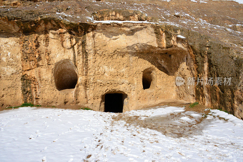 Takht-i Rustam佛教-洞穴入口，洞穴1,Aybak，萨曼干省，阿富汗